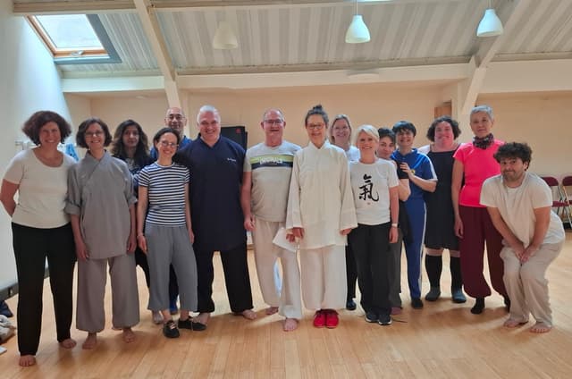 Romain Bussi rejoint Maître Ke Wen à Paris pour former en Qi Gong